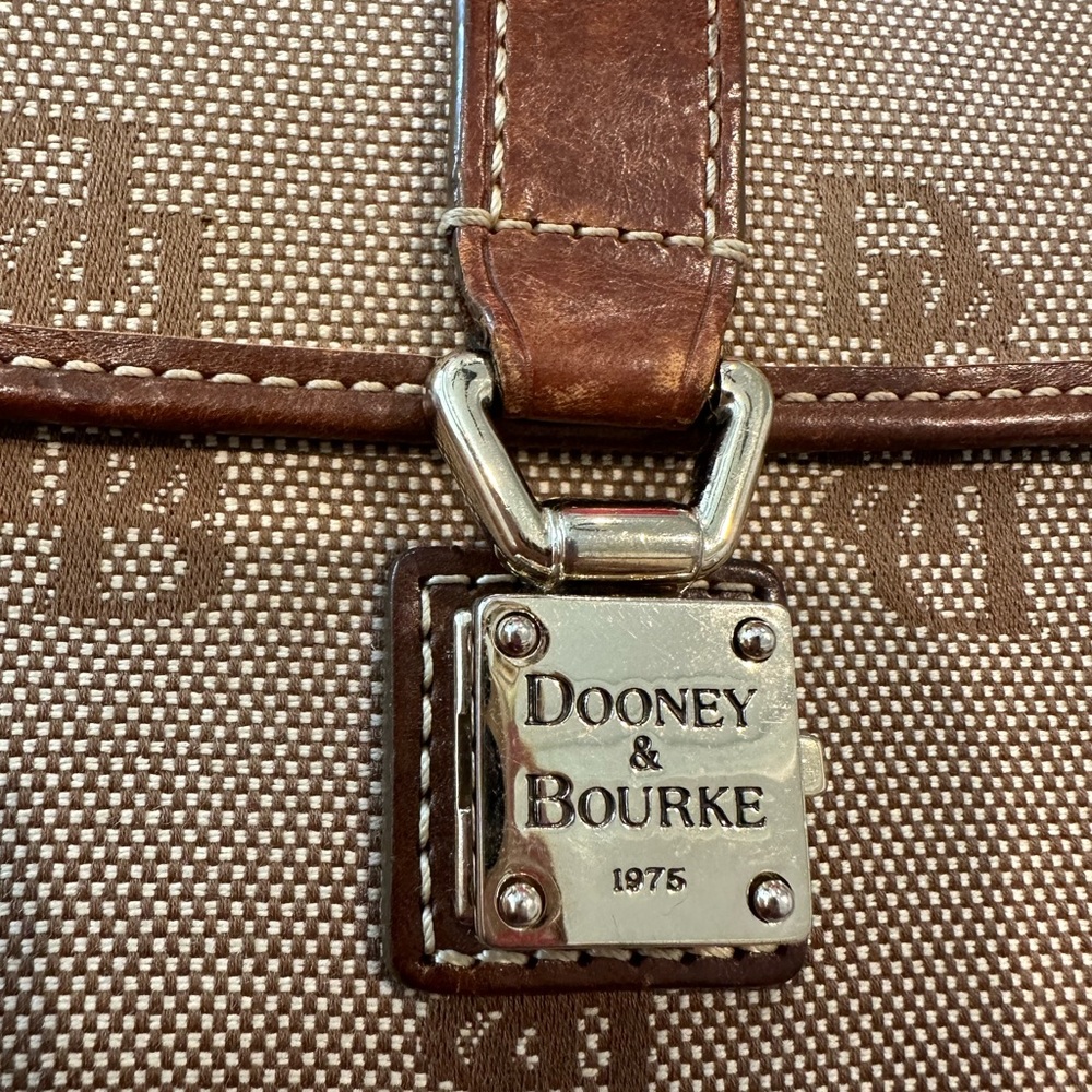 Vintage Dooney & Bourke Signature Wallet - Picture 2 of 11